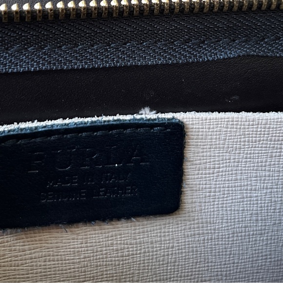 Furla shoulder leather bag, adjustable strap, like new condition, bag & care tag - Picture 5 of 7